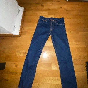 Nudie Jeans - Säljer ett par nudie jeans eftersom de blev för små använda kanske 2-3 ggr och i perfekt skick