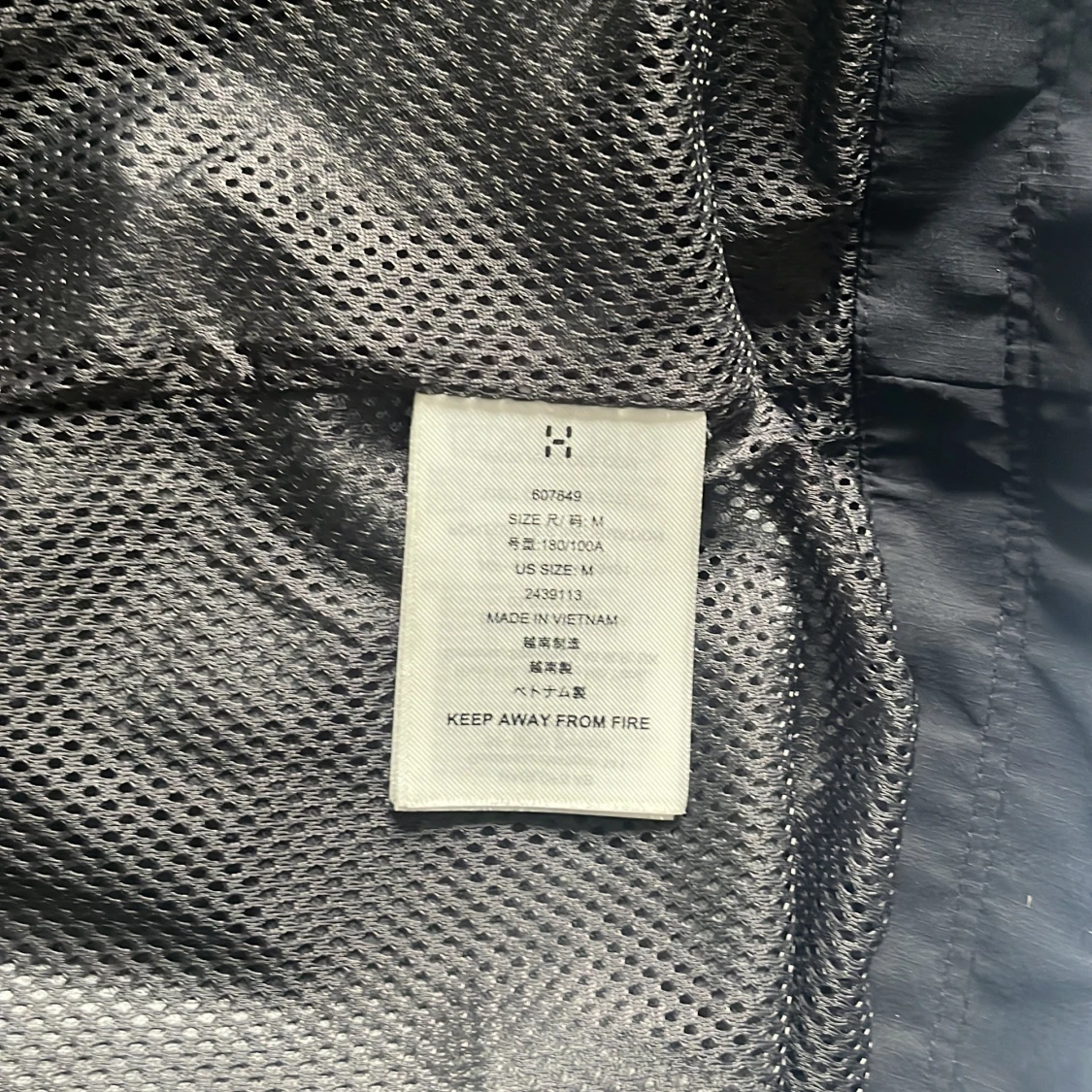 Svart skaljacka från Haglöfs med huva - 1