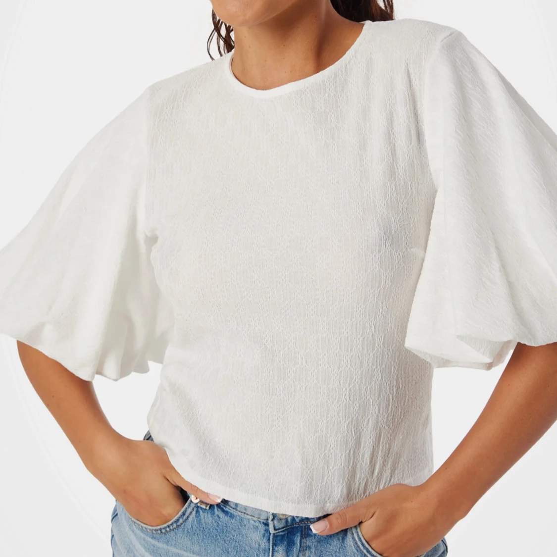 Vit blus med puffärmar - 1