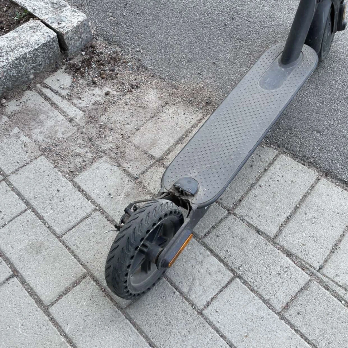 Svart elsparkcykel - 3