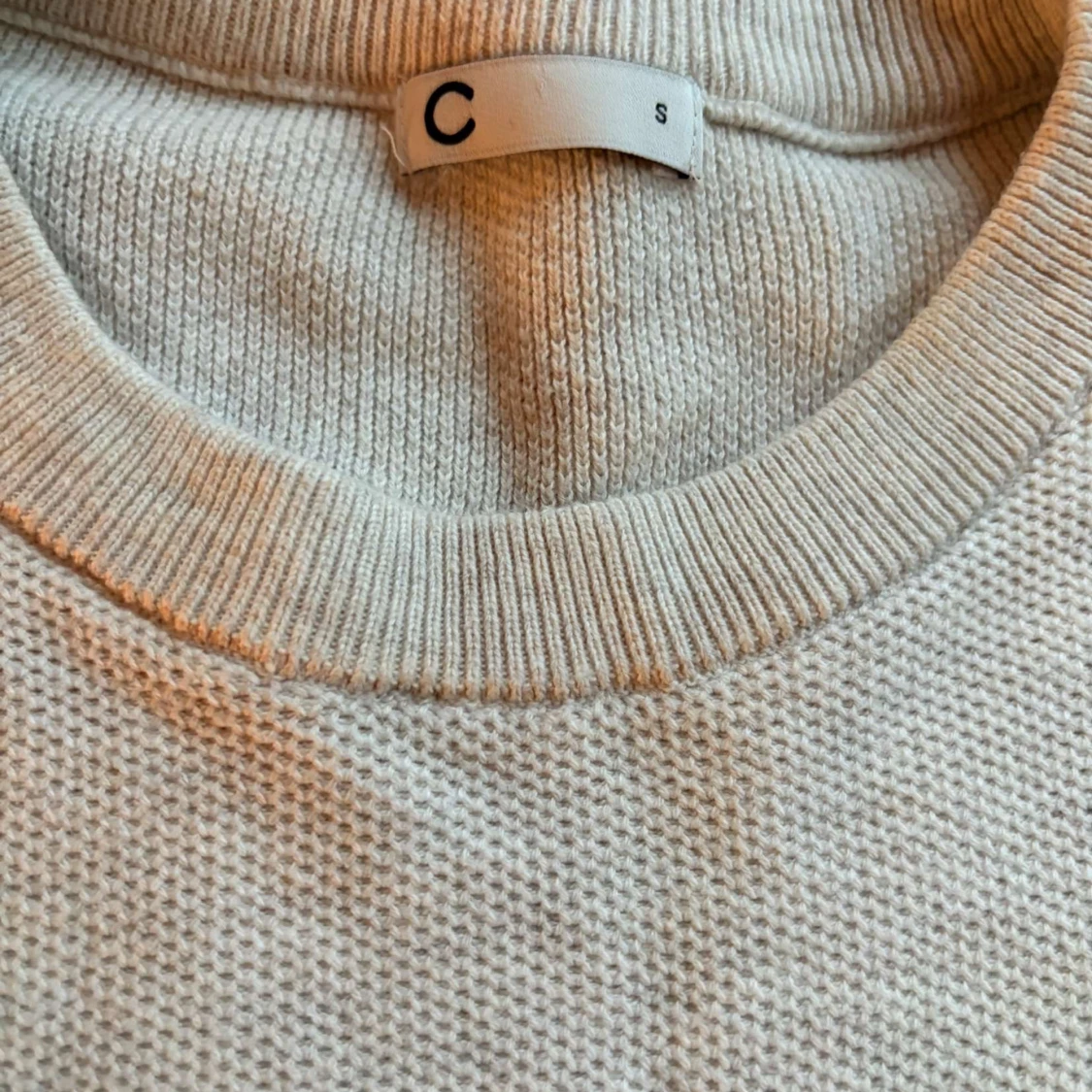 Beige stickad tröja från C - 1