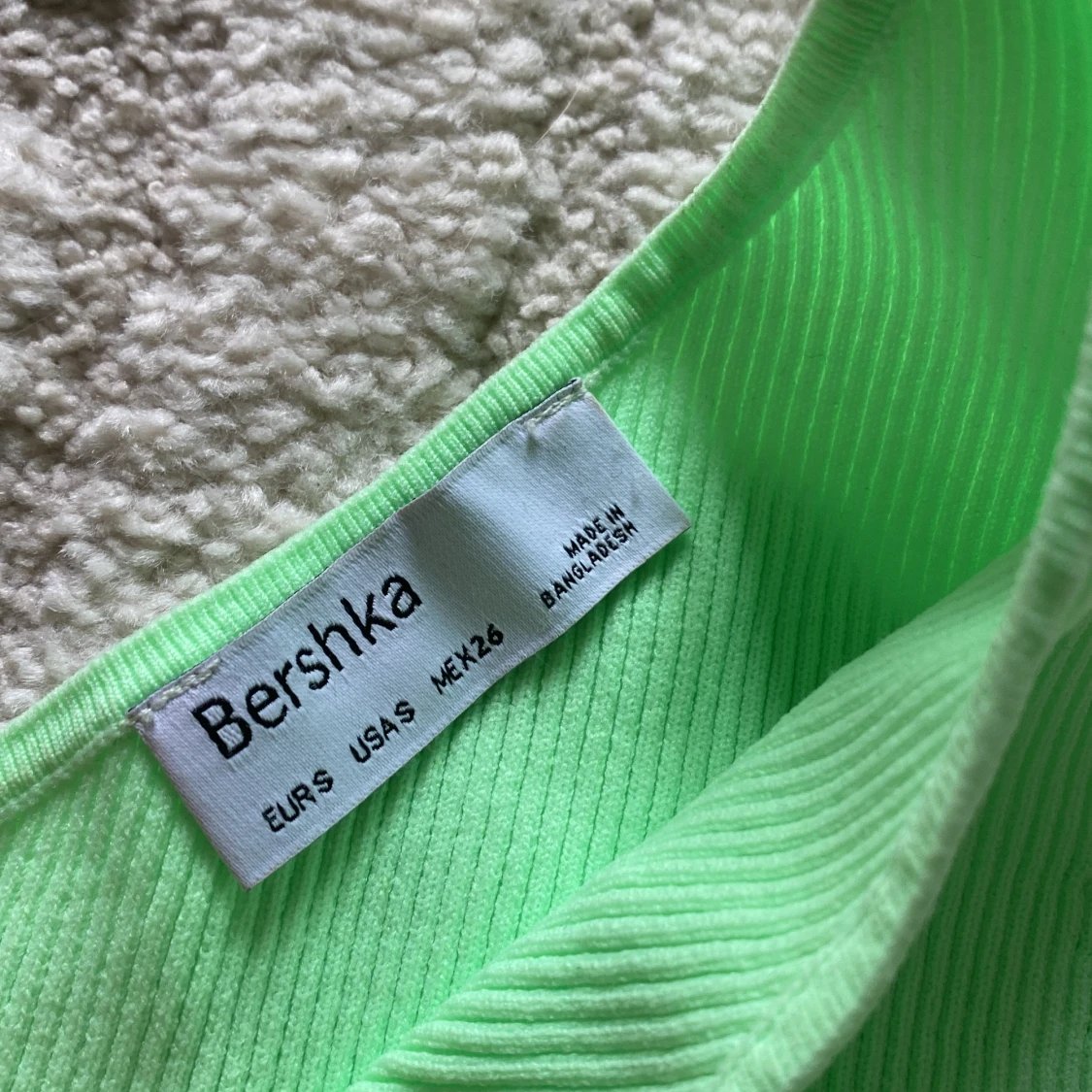 Grön ribbad one shoulder klänning från Bershka - 1