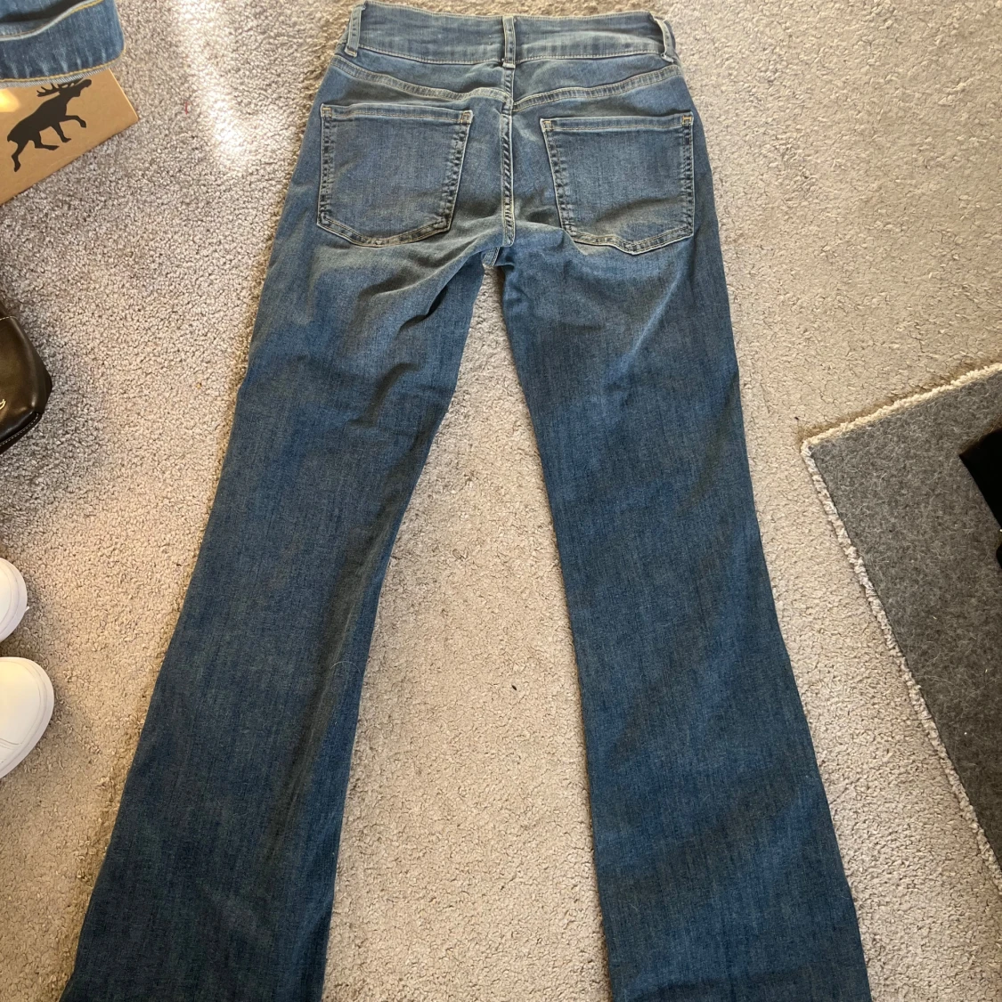 Blå bootcut jeans från Nelly - 1