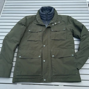 Grön Barbour jacka - Säljer min gröna barbour jacka storlek medium. Inga problem super bra skick ny pris på 4000kr. Äkta såklart