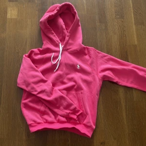 Rosa Ralph Laurent hoodie - Jätteskön Ralph Laurent hoodie i bra skick. Liten i storleken xs-s 