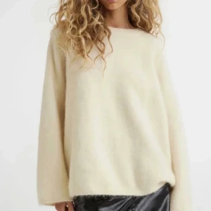 Mohair tröja - Säljer denna populära och slutsålda tröjan ifrån hm🥰✨🫶🏻