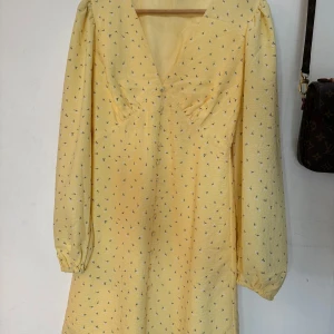 Ny klänning Vero Moda stl 36 - Oanvänd klänning i stl 36. 