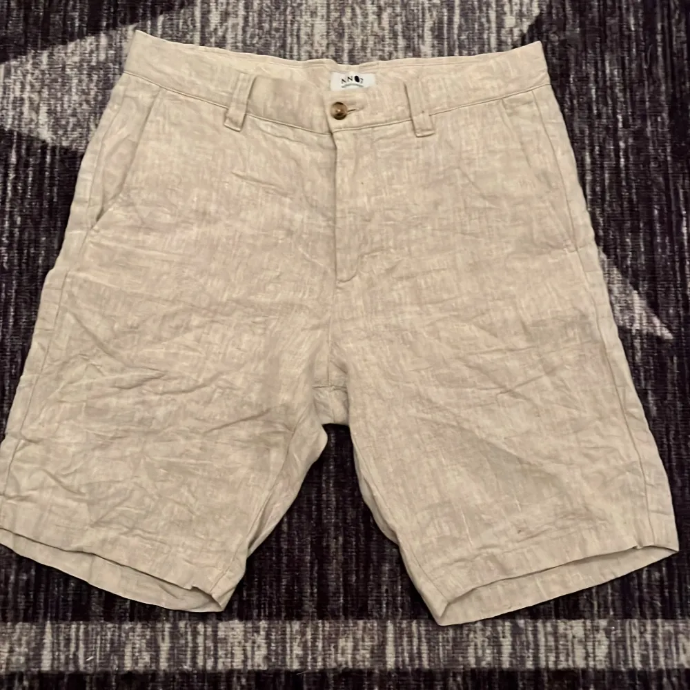 Säljer nu dessa feta linne shorts från NN07.  Storlek: 30  |  Skick: Använda fåtal gånger  |  Nypris: 1400  |  Mitt pris:  300kr (Kan diskuteras)🙌. Shorts.