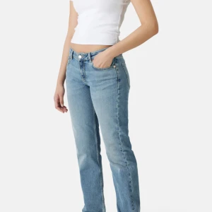 Low waiste jeans - Knappt använda och i mycket bra skick! Nypris 600kr från Junkyard