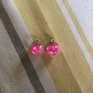 Fruktdrinks kul örhängen - Säljer detta par i fruktdrinks kul örhängen!❤️ Kontakta för fler frågor o information!🫶🏻