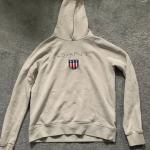 Oanvänd gant hoodie - Helt ny gant hoodie skick 10/10