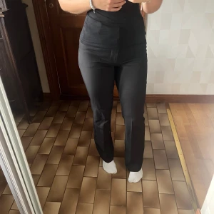 Kostymbyxor bikbok - Kostymbyxor från bikbok, använda men inga defekter alls.