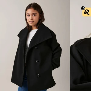 Trendig kappa - As snygg, köpt för 399 på Gina Young, storlek 170 och passar mellan xs och m, använd Max 2 gånger så i super bra skick, pris går att diskutera 