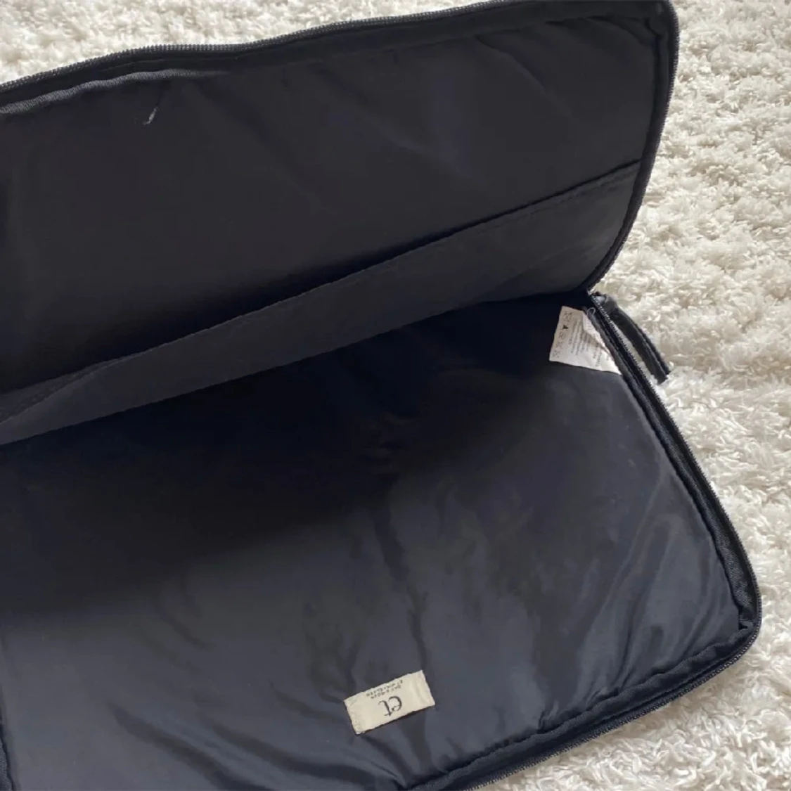 Svart datorväska från DKNY - 90