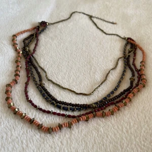 Halsband - Super fint halsband! Köparen står för frakten men kan även mötas upp i Uppsala, Knivsta eller Sigtuna! Tveka inte att fråga mig om något🥰