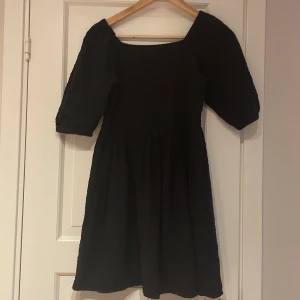  Klänning -  Svart klänning bra skick. Knappt använd storlek 158