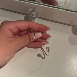 Armband  - Säljer detta fina armbandet då jag inte använder silver längre