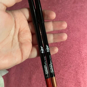 Färg Lip liner läppennor - Oanvända.  Färg: Havana och Nairobi