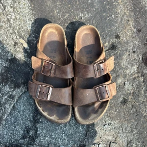Birkenstock tofflor - Birkenstock tofflor i rätt bra skick