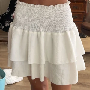 vit kjol, aldrig använt  - storlek S, aldrig använt 