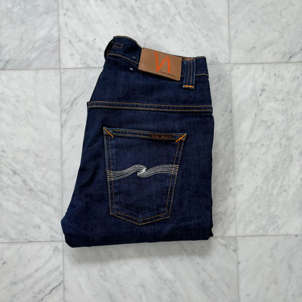 Säljer nu dessa otroligt snygga Nudie Jeans i den eftertraktade modellen Thin Finn (Slim-fit) | Jeansen är i bra skick | Storlek: 30/34 | Nypris: 1900 kr | Hör av er vid minsta fråga eller fundering :). Jeans & Byxor.