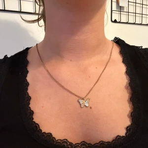 Halsband 🩵 - Halsband ifrån Bershka 🤍