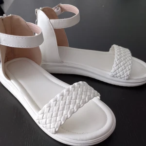 Sandaler  - Sandaler strl 34 använda 1 hpng