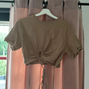 Knyt t-shirt - Fin knyt t-shorts från Behraka. Endast testad. 