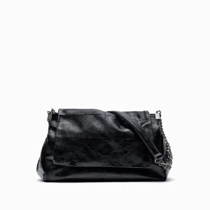 Zara väska - Säljer min så fina zara väska som rymmer allt, kommer tyvärr inte till användning, använd endast få gånger så är som ny💓💓