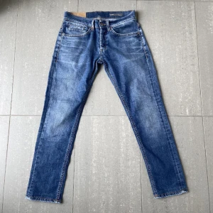 Dondup Jeans - Säljer nu dessa fräscha Dondup Jeans i modellen George storlek 30
