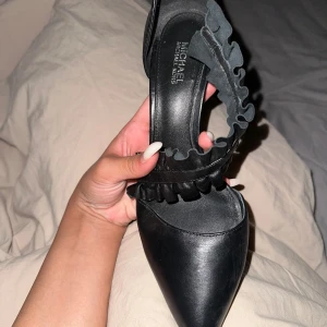 Michael kors klackar - Super fina klackar i sorlek 36,5 använda 1-2 gånger! 