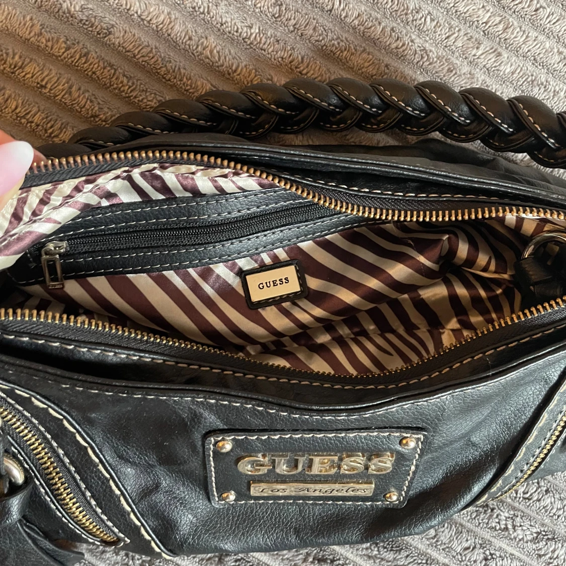 svart handväska  - 92