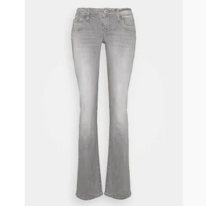 Gråa ltb jeans - Slutsålda i storleken 26/32 och i bra skick🥰 de är uppsprättade längst ner så dom är 4 cm längre än den vanliga längden💕