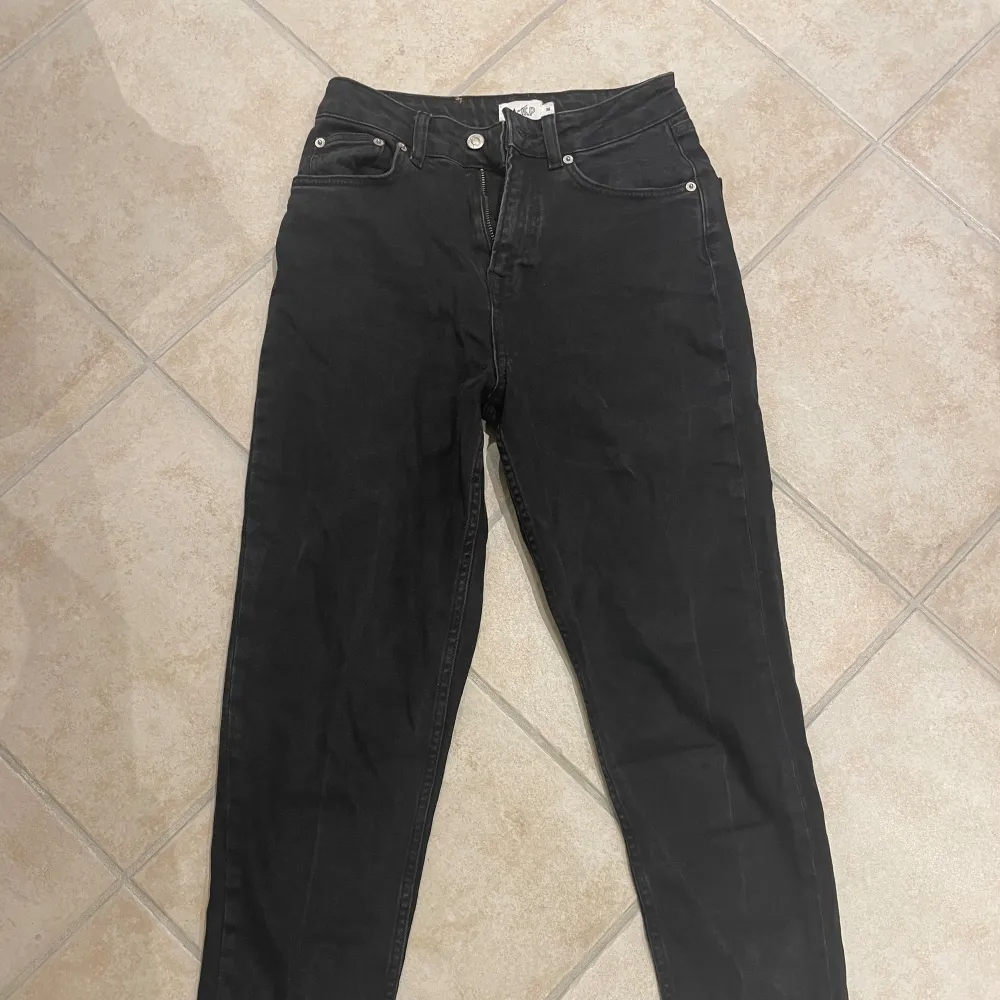 Svarta jeans från nakd i stl 36. . Jeans & Byxor.