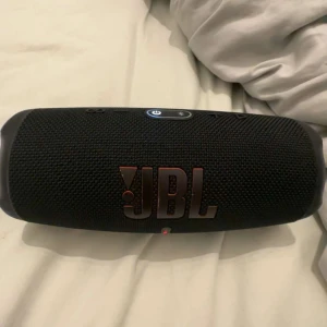 JBL högtalare - Skick 10/10 inga konstigheter orginalpris 2200 mitt pris 1000 (pris går att diskutera) 