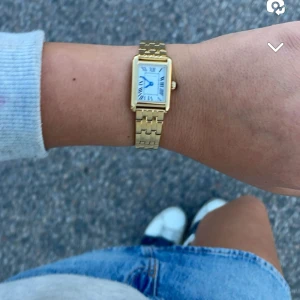 Klocka - Skit snygg klocka kan sänka priset vid snabb affär, nypris 1000