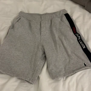 Ett par Ralph lauren shorts - De här shortsen är i 10/10 skick och är väldigt sköna  Priset går alltid att diskutera 