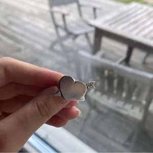 L8hasselblad ring - Hjärta med pil - Snygg l8hasselblad ring i silver