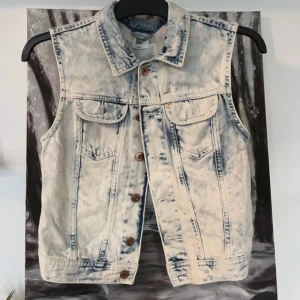Jeansväst - Storlek 38, skulle säga s/m