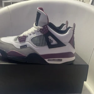 JORDAN 4 RETRO PSG - Hej tänkte sälja mina jordans för att jag inte gillar stilen 