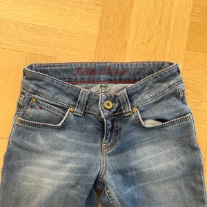 Low Waist jeans - As snygga jeans köpta från vinted, men måste tyvärr sälja eftersom de är för små. Midjemått 34cm och innebenslängd 80cm