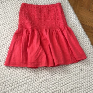 Kjol - Jätte söt volangkjol