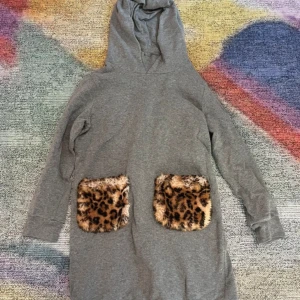 II gufo tröja  - Använd bara några gånger. Jätte fin, storlek 128cm