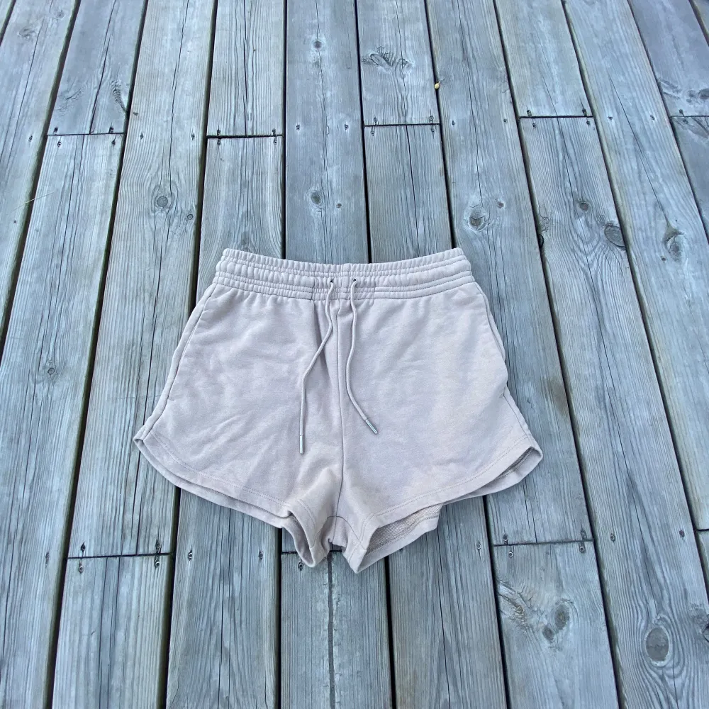 Helt oanvända shorts med lapp kvar från Hm! 💗. Shorts.