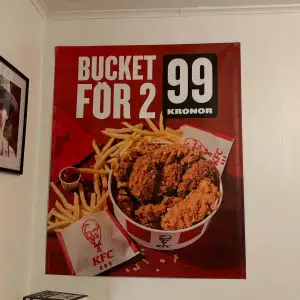 Säljer en kfc poster jag hittade på marken. Den har ett tjockt material och är ungefär 80x 50 cm💕