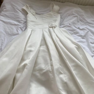 Säljer klänning - Säljer denna klänning 