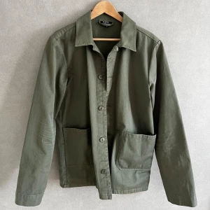 A.P.C overshirt - Overshirt från APC Skick 9/10 använd fåtal gånger. Kvitto från Paul & frienda finns.