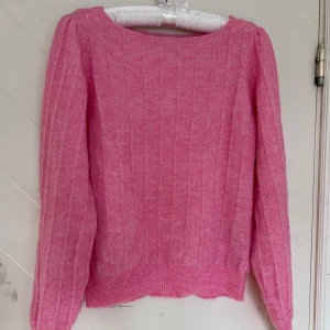 Rosa stickad långärmad - Från vero Moda. Sparsamt använd