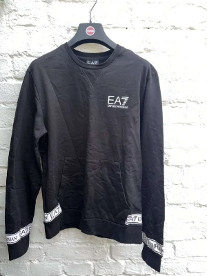 Ea7 tröja - Säljer denna Emporio armani tröjan. I bra skick. Priset kan diskuteras 