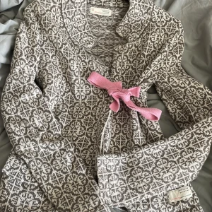 Oddmolly kofta - Så fin oddmolly kofta. Jättebra skick! Storlek S 